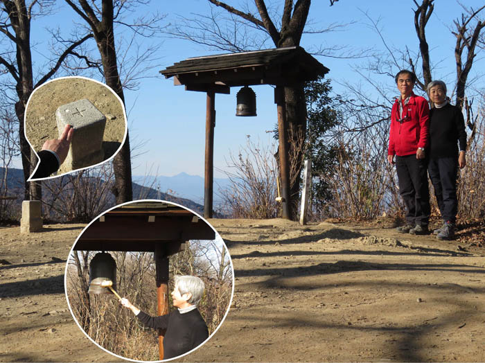 photo：鐘撞堂山山頂の鐘と三角点
