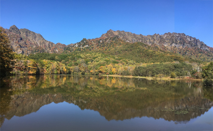 photo 鏡池と戸隠山