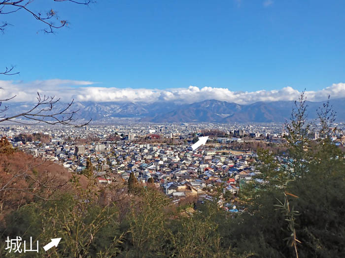 photo1雲に覆われた志賀方面の山 