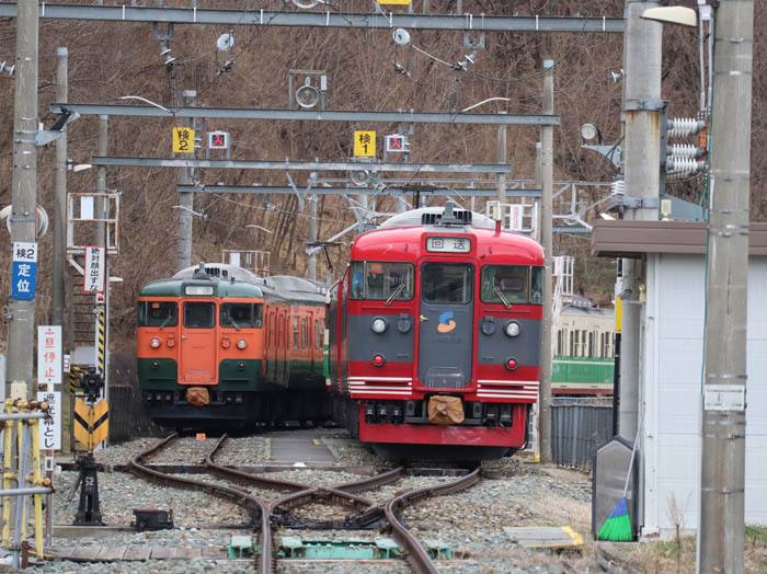 photo3車庫に入っている電車：戸倉