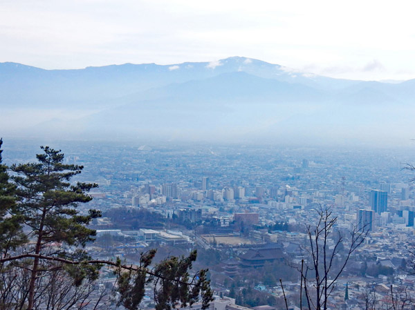 photo　長野市街地（手前善光寺）と菅平