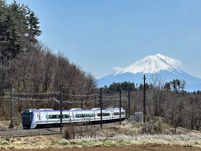 photo14富士山と特急あずさ 