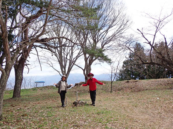 photo12広い山頂ふたりじめ 