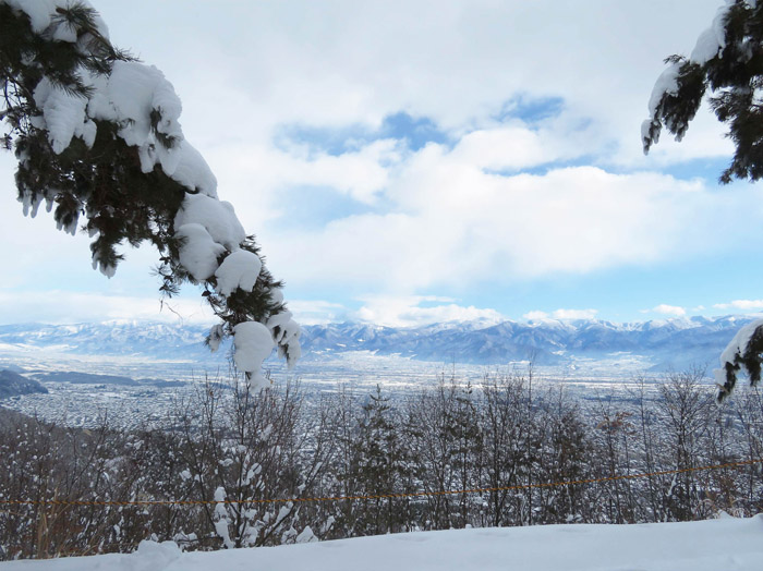 photo　光さす山並み（志賀高原）