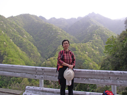 photo 歩いてきた峰を振り返る