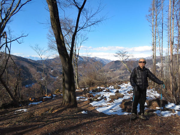 photo　葛山山頂に切り開かれた展望台