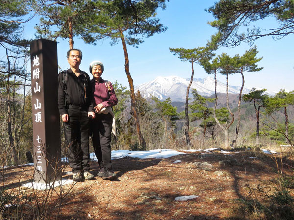photo　地附山山頂で、飯縄山が綺麗