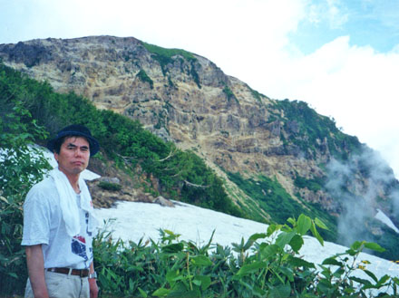 photo 天狗の庭で、焼山(左)火打山(右)