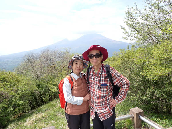 photo23浅間山をバックに山頂で