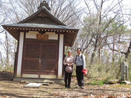 photo 薬師山山頂の瑠璃殿で
