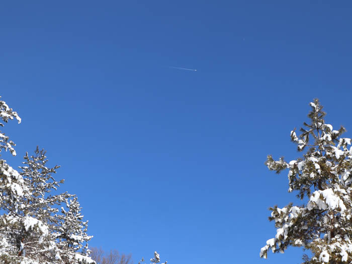 上空を旅客機：地附山