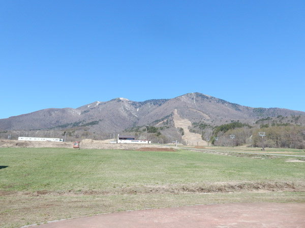 photo・飯縄山と霊山寺山・スキー場から