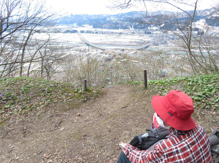 photo 見晴らしの良いところで休憩・六万騎山
