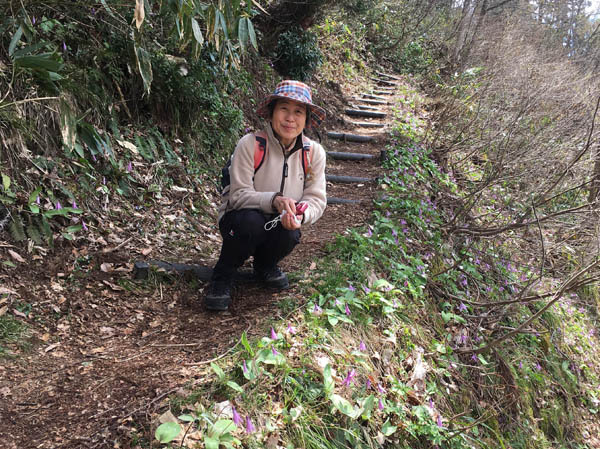 photo カタクリの咲く道・六万騎山