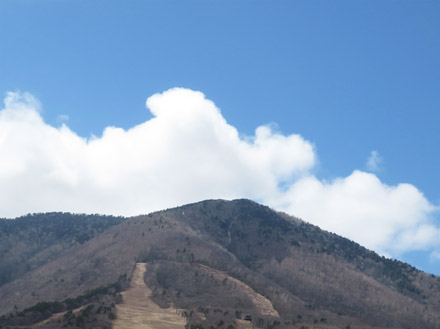 photo 青空が出てきた　霊仙寺山