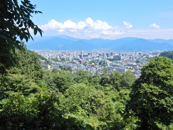 photo・頼朝山登山道から長野市街　空気はすっきり