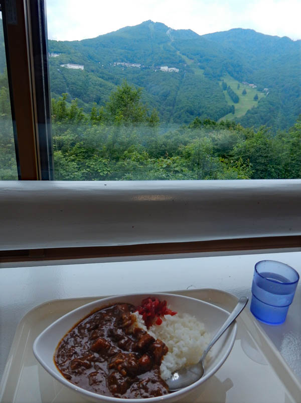 photo・神田カレーライス・志賀高原山の駅で
