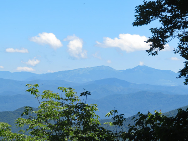 photo：根子岳と四阿山・四阿屋山山頂から