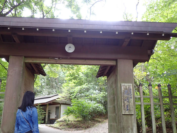 photo8門を潜って見晴台へ