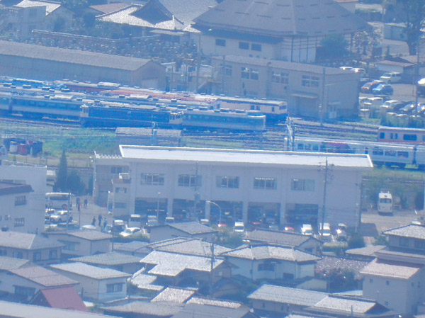 photo：E257系武田菱電車・地附山から