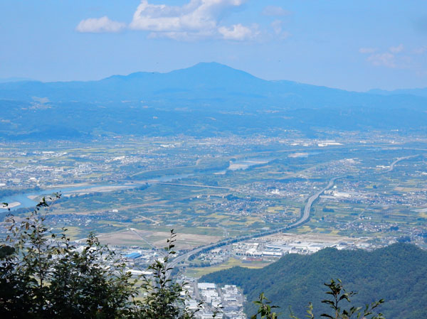 photo：善光寺平・若穂太郎山山頂から