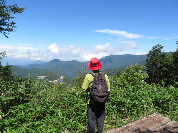 photo：木場広場からの見晴らし・志賀高原の山並み・まが玉の丘から