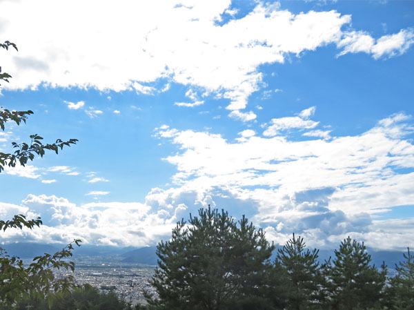 photo：登り始めは青空・地附山