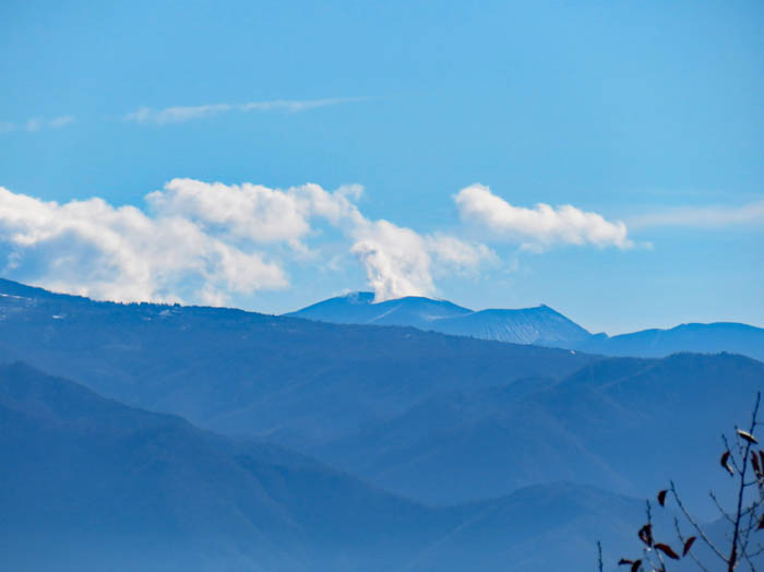 photo9煙はく浅間山