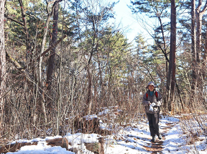 photo5雪色になってきた登山道