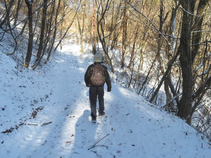 photo2登山口あたりも雪が残っている