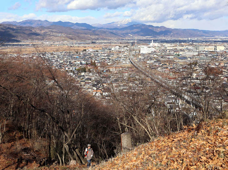 photo10飯縄山に向かっていく新幹線高架
