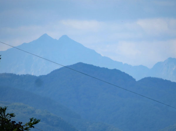 photo：鹿島槍ヶ岳のシルエット・葛山から