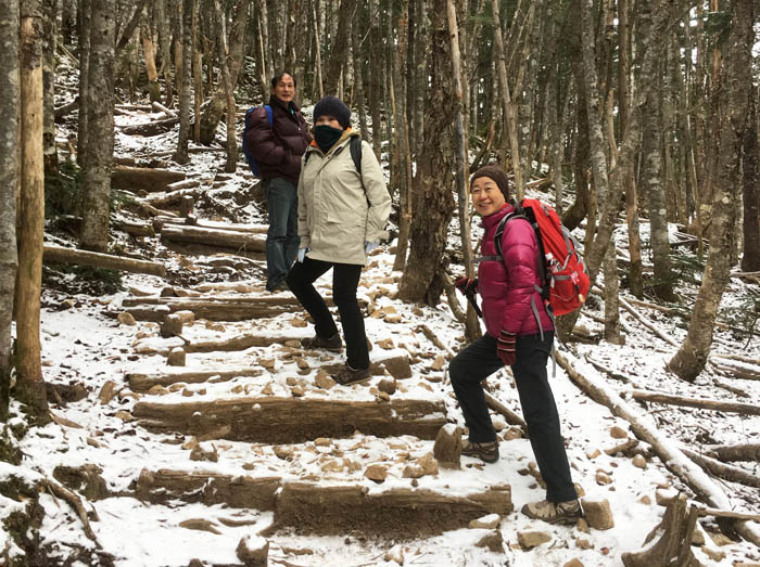 写真・登り始めから雪：大弛峠
