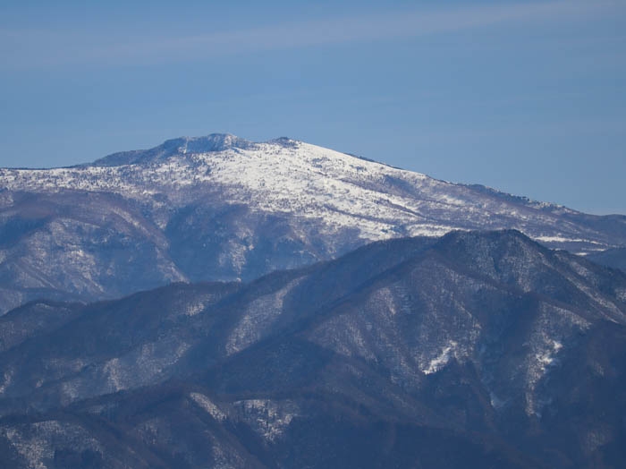 四阿山（左）と根子岳：地附山から