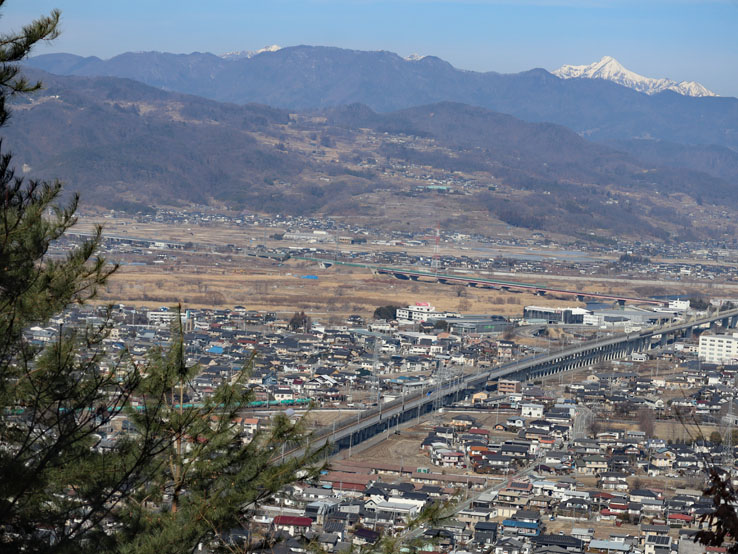 高妻山,北陸新幹線の電車