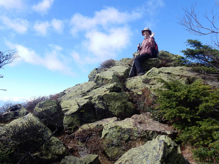 photo：山頂の岩の上で・赤石山