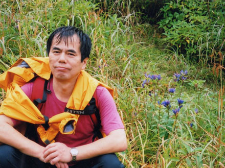 たくさん咲いたオヤマリンドウの前で・磐梯山