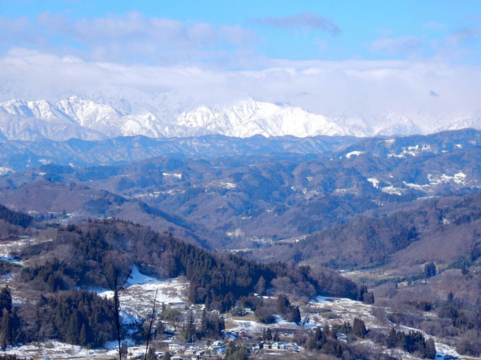 photo：白くなった北アルプス・茶臼山から