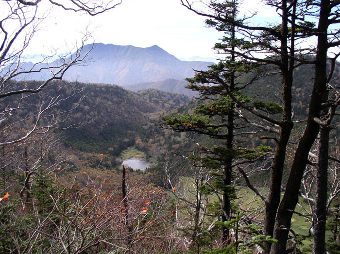 photo：大池の向こうに戸隠高妻山・黒姫山