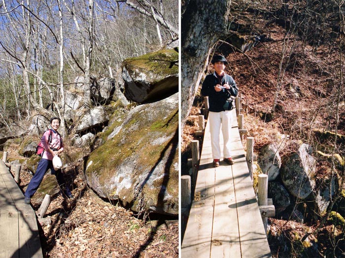photo：大きな岩の間を登る・雁ヶ腹摺山
