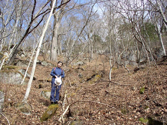photo：岩がゴロゴロしている道・雁ヶ腹摺山