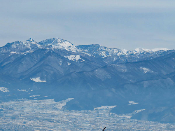 photo：志賀草津方面の山・地附山