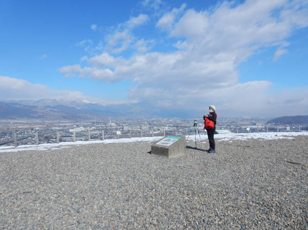 photo：森将軍塚古墳から北の空を臨む