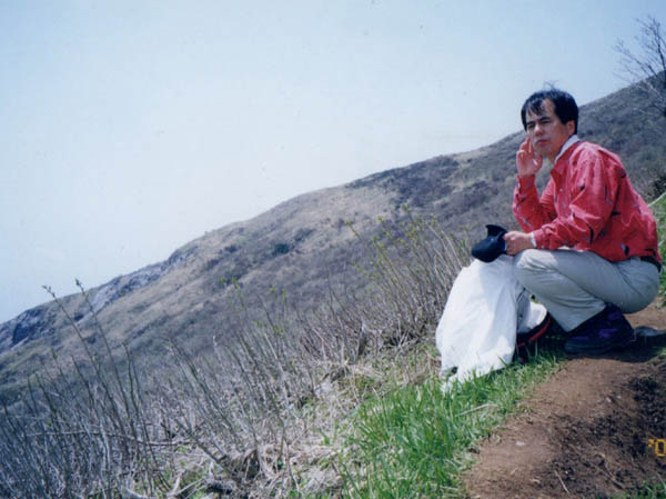 photo 冬枯れの山肌・伊吹山