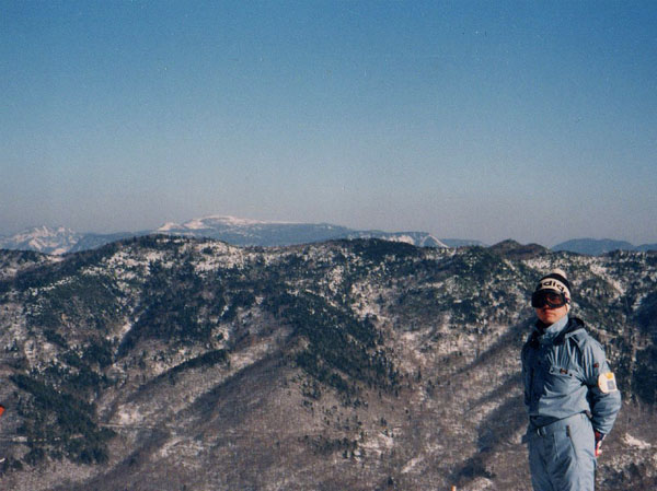 photo 奥志賀スキー場から苗場山