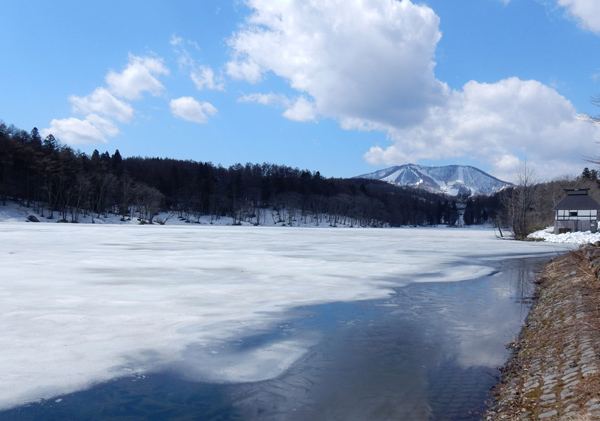写真・希望湖と斑尾山