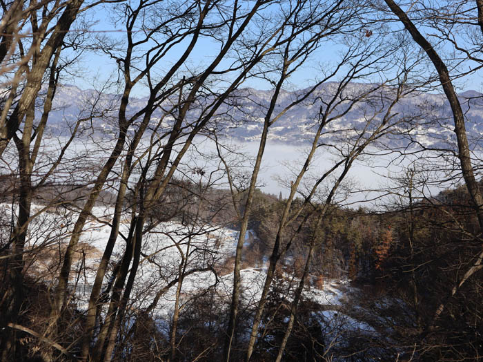photo：朝霧湧く山あい：茶臼山