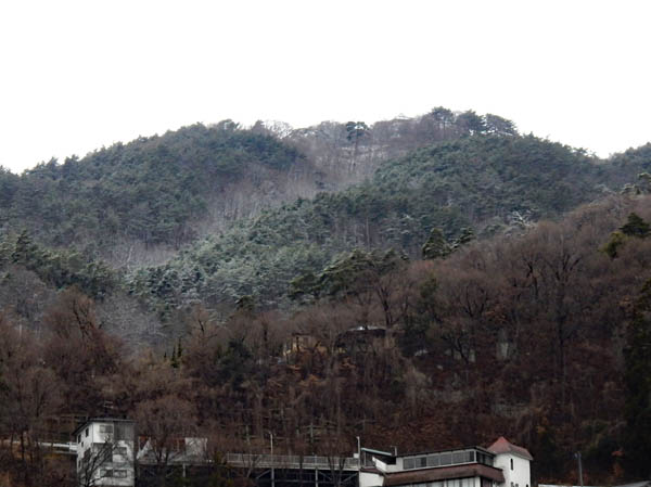 photo：雪が降った裏山・大峰山