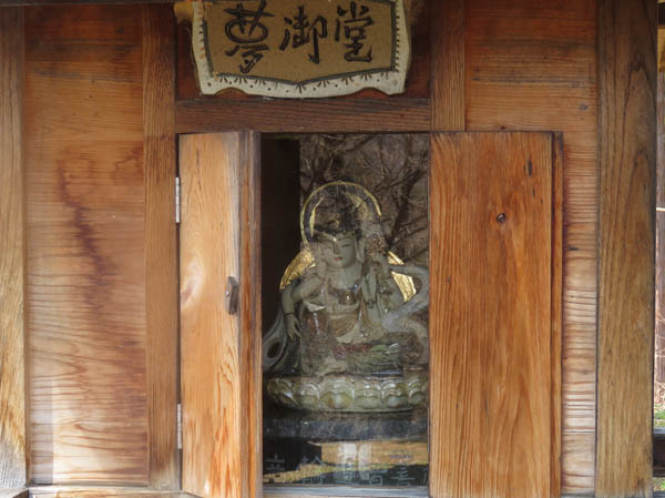 photo：如来観音像・千曲市霊諍山