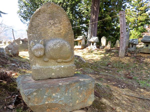 photo：猫神さま・霊諍山　千曲市大雲寺自然探勝園